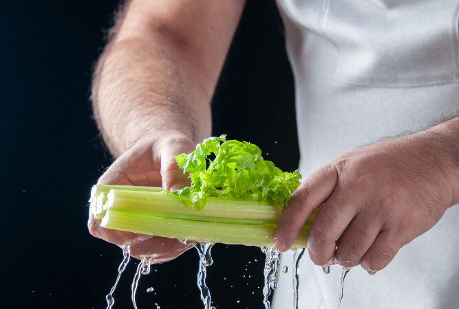 Como higienizar corretamente saladas e alimentos